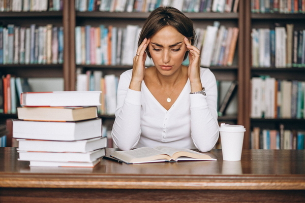 Sach- u. Fachbücher lesen und dann selbst drüber nachdenken und die Zusammenhänge erkennen