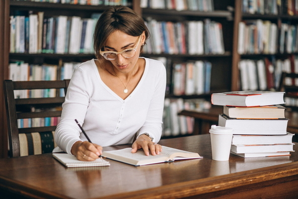 Sach- u. Fachbücher lesen und dann die wichtigsten Erkenntnisse in einem Bearbeitungsprotokoll zusammenfassen